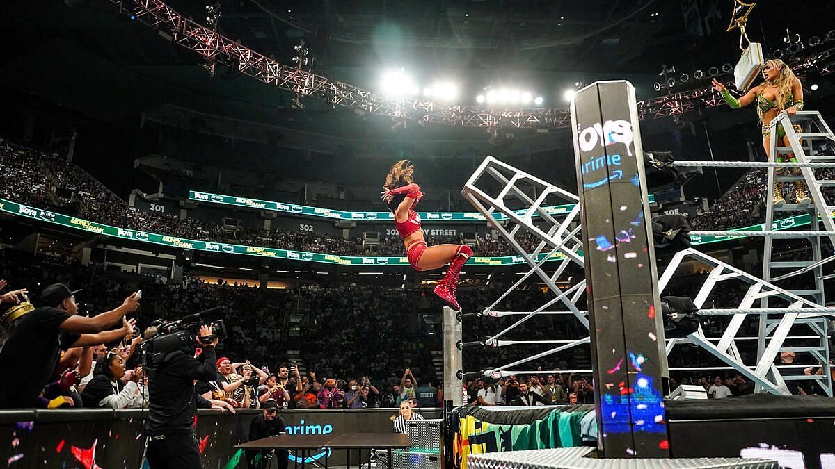 Chelsea's fall (Image via WWE.com)